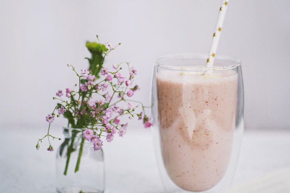 Smoothie aux dattes et au tahini